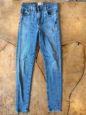 AGOLDE Sophie Medium wash distressed at pockets skinny. Size 26.